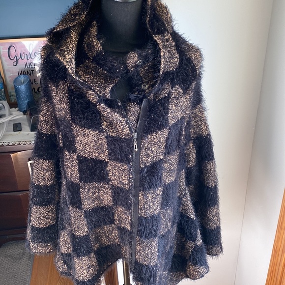 Simply Couture , SOFT,oversized poncho sweater size XL - Picture 9 of 11